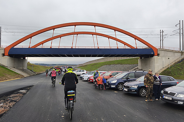 Dálnice odnikud nikam přilákala o víkendu tisíce lidí, zajímala i neřidiče