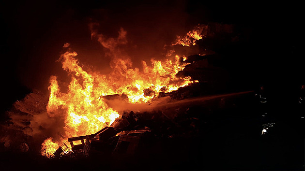Hasiči našli při požáru bývalého pivovaru v Klatovech torzo muže