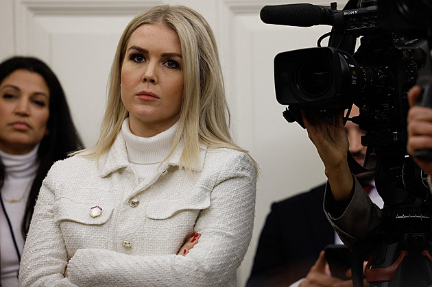 Karoline, neopouštěj nás! Orbán s Trumpem se laškovně přetahovali o mluvčí