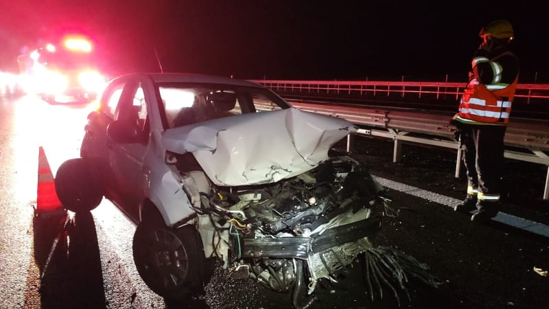 Námraza komplikuje dopravu. Vážné nehody zastavily dálnice na jihu Čech