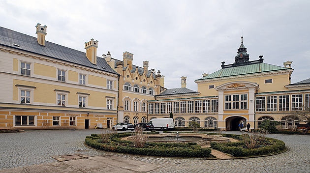 Miliony míří do cestovního ruchu, pomohou koupališti, továrně i zámecké půdě
