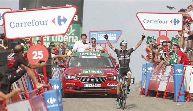 Naštval Königa, vychoval Pogačara. Majka nejvíc zářil, když pozornost mířila na jiné