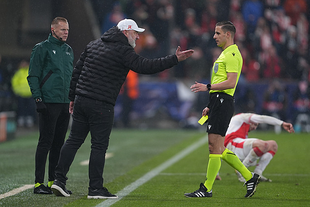 Jste pořád stejní blázni, slyšel Trpišovský. Rozhodčí? Zažili jsme horší, reagoval kouč