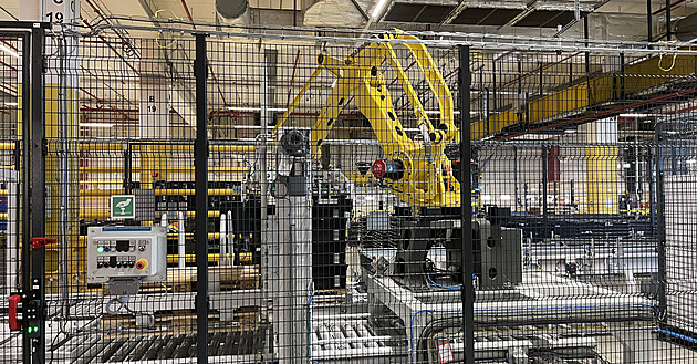 Ztemnělé továrny a provozy bez lidí. Čína investuje do technologií, nemá na výběr