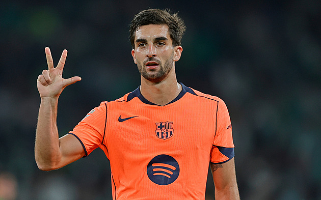 Barcelona zvládla osmigólovou přestřelku s Betisem, hattrickem se blýskl Torres