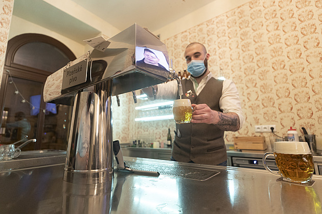 Nejzvláštnější svátky. Připomeňte si Vánoce v lockdownu během covidu