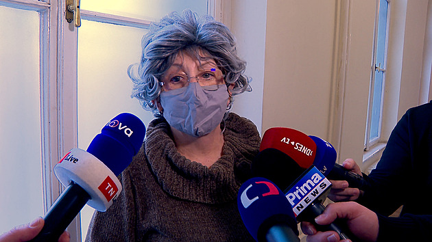 Advokátka přiznala, že klientům zpronevěřila 161 milionů, její dcera vinu odmítá