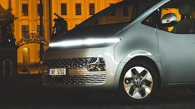 S Babišovým MPV na Hradě. Hyundai Staria je krutihlav, který stále čeří vodu