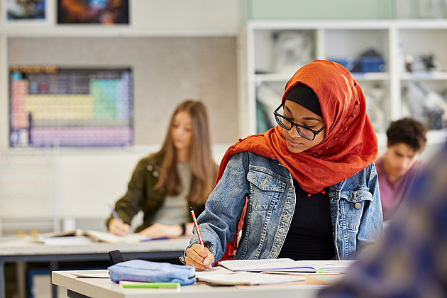 Do Británie ne! velí Emiráty studentům. Obávají se vlivu radikálních islamistů