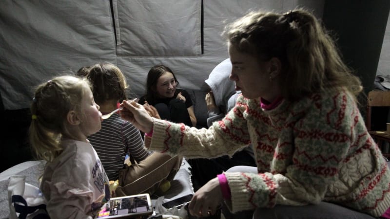 Skandální a ubohé: Opozici rozzuřily škrty v pomoci Ukrajině. Nezbytné úspory, zní z ANO