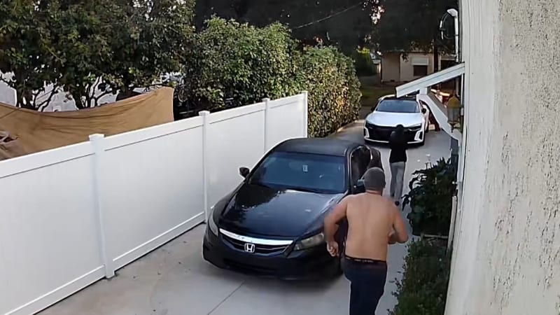 Muž pobodal 12letou dívku a jejího dědečka. Útok zachytila kamera, policie v USA zjišťuje motiv