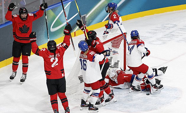Stálo nás to zápas, vadil hokejistkám metr sudích. A Kanaďanky? Pořád si jen stěžují