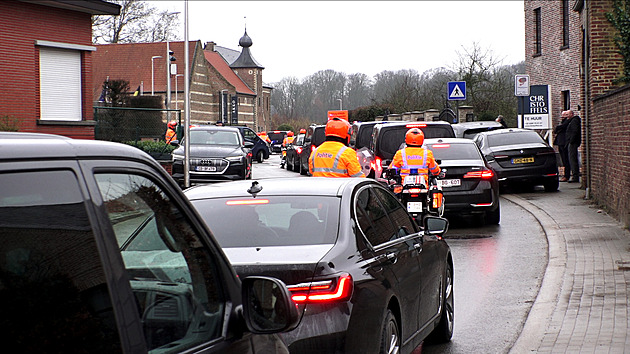 Trnitá cesta k holiči a kolony limuzín. Summit v belgickém zámku očima místních