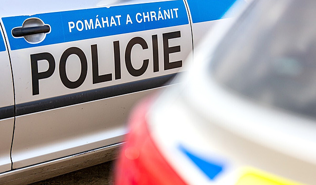 Policisté při zásahu v Ústí, Strakonicích a Brně zabavili počítače i hotovost