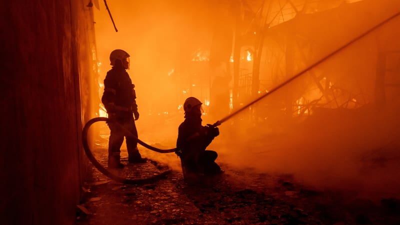 Rekordní zásah Ukrajinců. Drony zaútočily na ropnou rafinerii 1750 kilometrů od hranic
