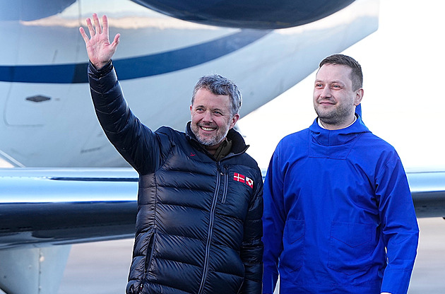 Dánský král Frederik dorazil do Grónska, návštěvou vyslal vzkaz do USA