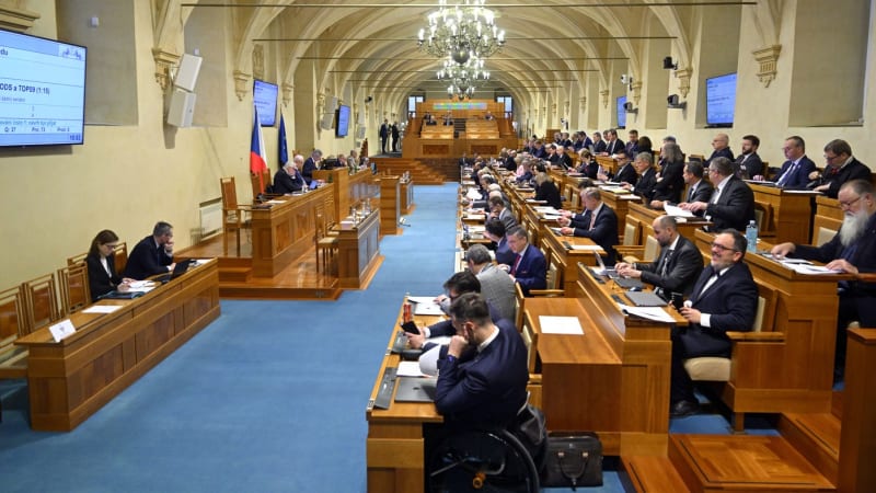 ON-LINE: Čtyři roky války na Ukrajině. Putin si útokem zadělal na noční můru, řekl Bříza Senátu