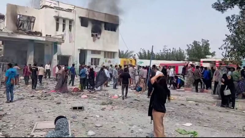 Úder na íránskou školu zabil 40 lidí, mrtvé hlásí i Sýrie. Ukončete útoky, apeluje Moskva