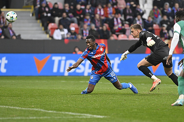 Penalta i červená v Plzni správně, řekla komise. Posvětila i Fullyho druhou žlutou