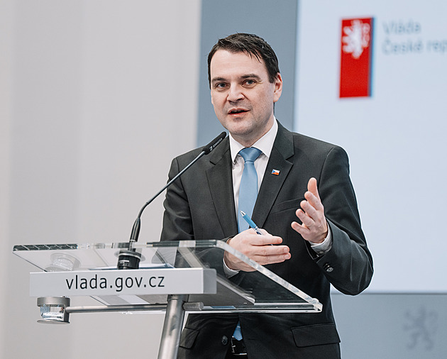 Sankční agenda ministerstva dále funguje, popřel Macinka rozpuštění odboru