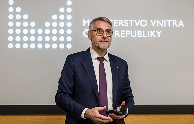 Je pravděpodobná souvislost s teroristickým útokem, řekl Metnar. Svolal krizový štáb