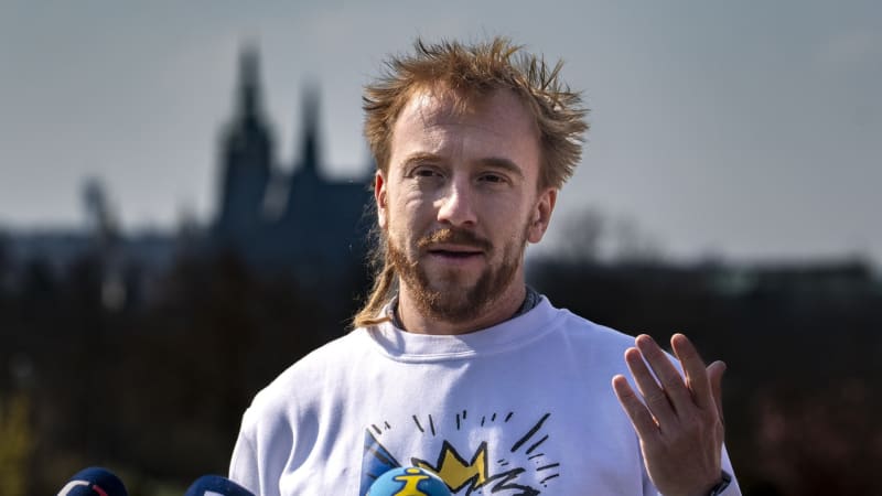 ON-LINE: Na Letné se začínají scházet protestující. Milion chvilek jich očekává až 400 tisíc