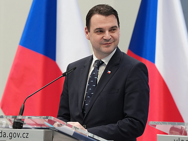 Vláda  rozšířila sankční seznam o Rusa Rogače, vybrala nové velvyslance