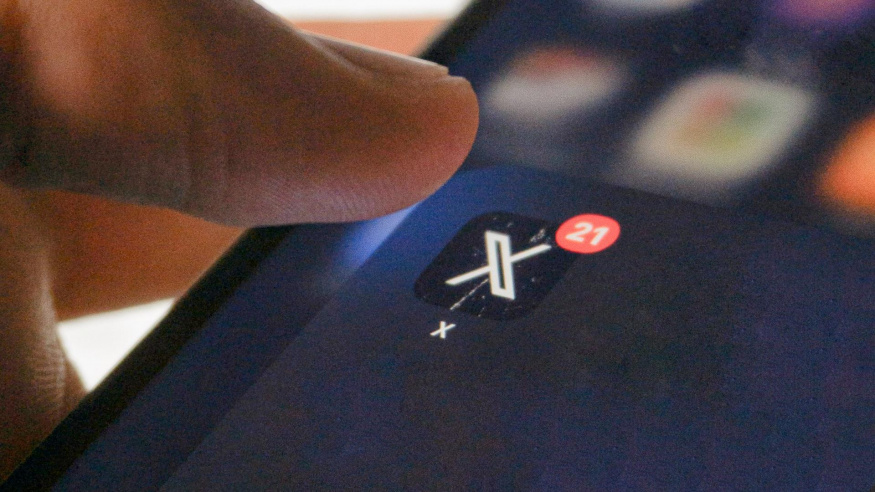 Síť X zavedla otravnou novinku. Jak vypnout automatický překlad příspěvků?