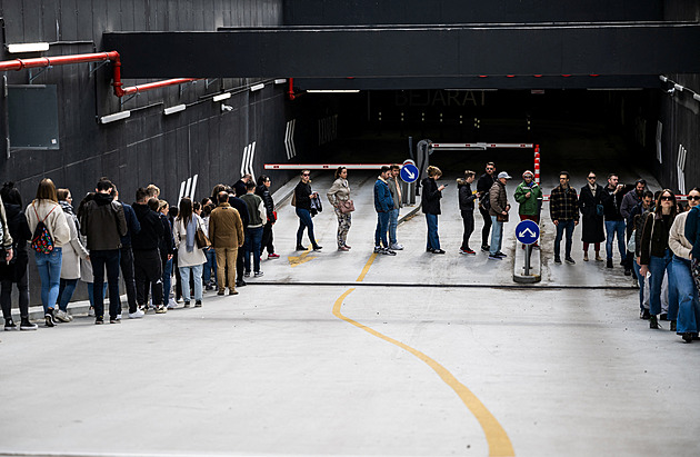 Odvolila už polovina lidí, rýsuje se rekordní účast. Maďarsko vybírá parlament
