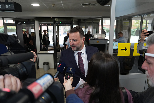 Výlet do Itálie, mnoho alkoholu. U soudu s Dozimetrem svědčí Pospíšilův exporadce