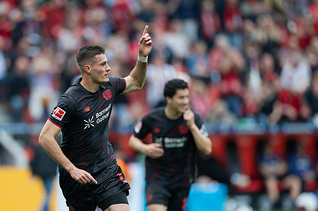 Schick se zapsal mezi střelce, Leverkusen přesto padl. Debut Etaové skončil prohrou