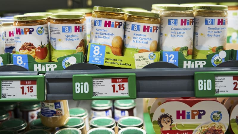 Otrávených dětských výživ by mohlo být až dvakrát více. Vyděrač požaduje téměř 50 milionů