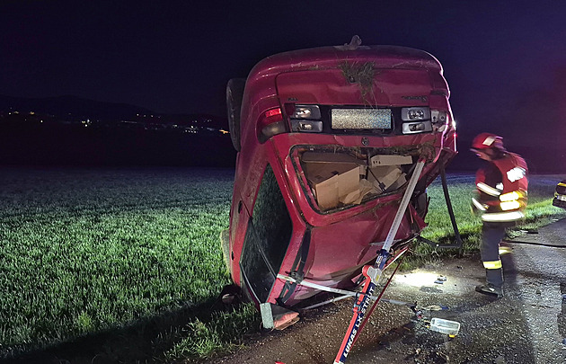 Řidič se na Uherskohradišťsku několikrát přetočil přes střechu. Nehodu nepřežil