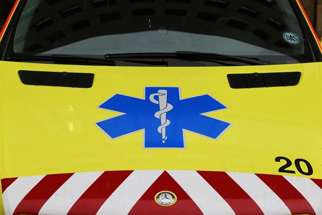 Samovolně rozjeté auto srazilo malé dítě. Zasahovat musel vrtulník