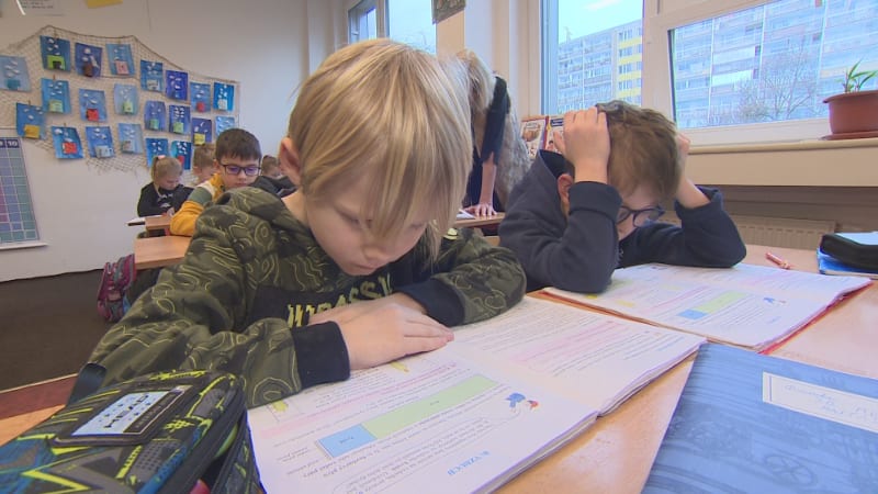 Strach ze školy trápí o prázdninách prvňáčky i teenagery: Experti radí, jak stres zvládnout